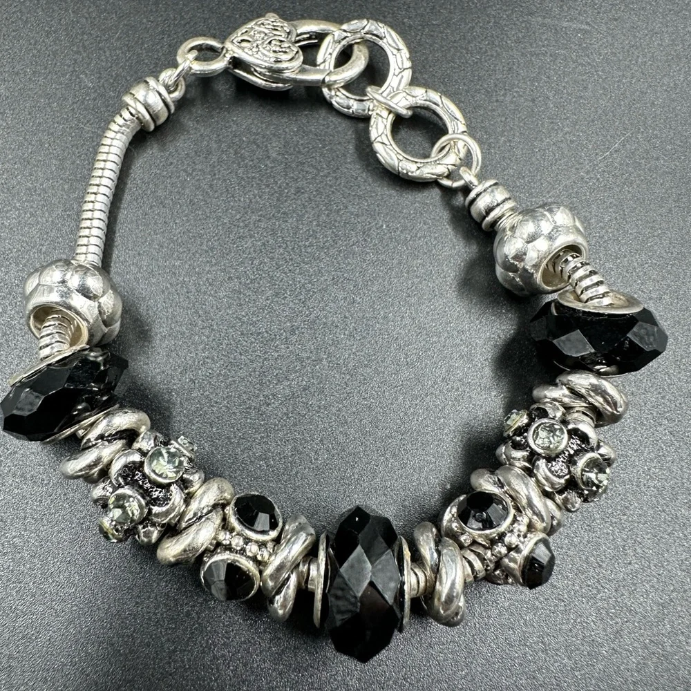 Slider Beaded Charm Bracelet Black and Silver Ornate Faceted Charms Ornate Clasp